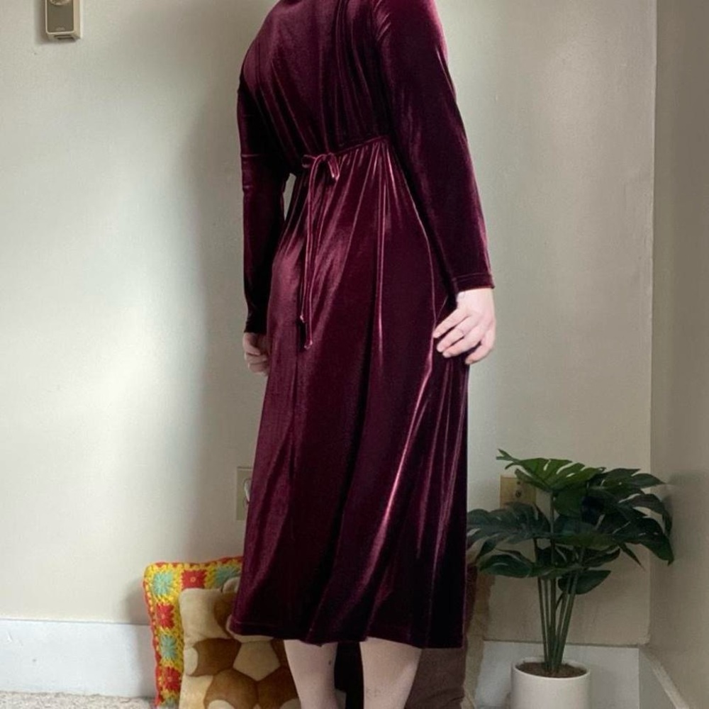 SOLDVintage deep red velvet long sleeve maternity dressSOLD - Picture 8 of 8
